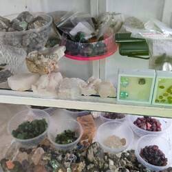 Mineralien und geschliffene Steine