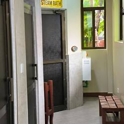 1 Stunde im Dampfbad und der Sauna gewesen. Wohltat nach soviel Auto fahren.