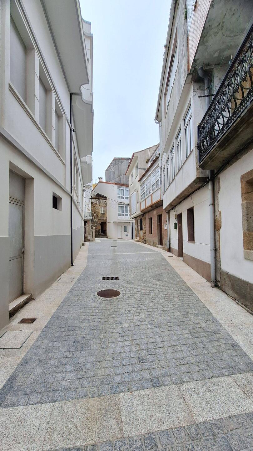 These are the WIDE streets of Fisterre!!