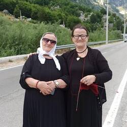 Nette Begegnung: Mutter & Tochter