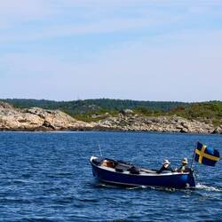 Das wichtigste ist die große schwedische Fahne.