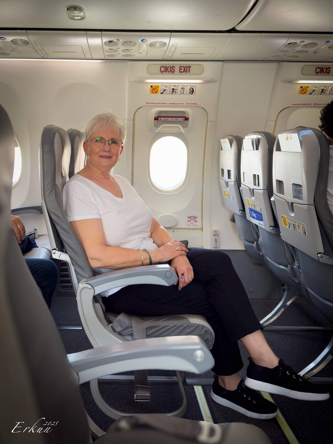 A nice bonus on our ADB-GVA flight ... plenty of legroom and elbow room.