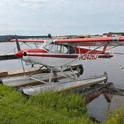Überall Wasserflugzeuge