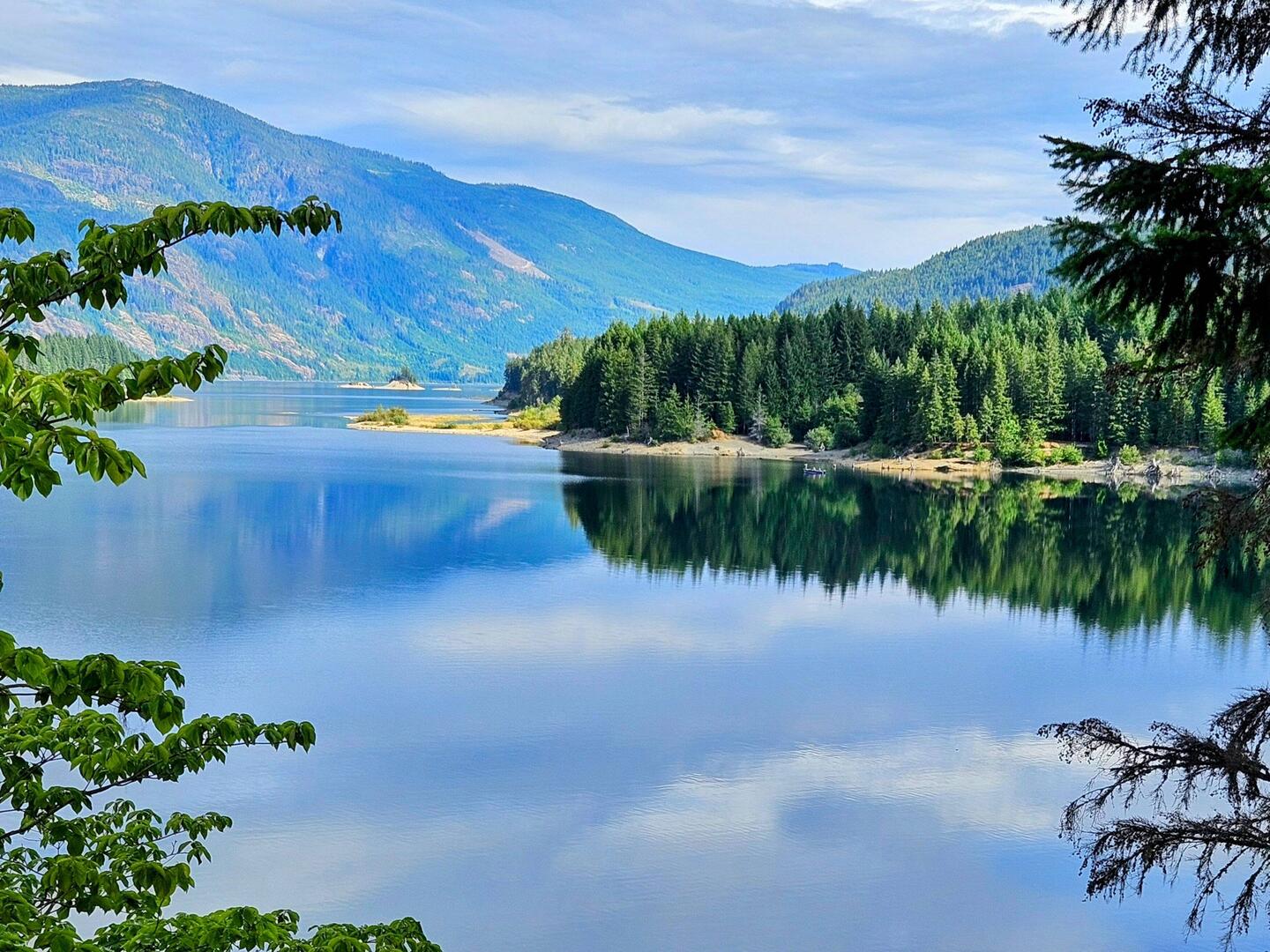 Roadside view between Gold River and Campbell River. Reflection in lake