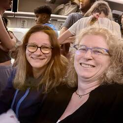 Wir sind da: Auckland, Ortszeit 04.45 Uhr...wenn das kein Grund zum Lächeln ist!