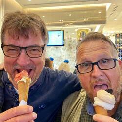 Leckeres Eis, aber esst langsam...war teuer: 10 US$ pro Eis!