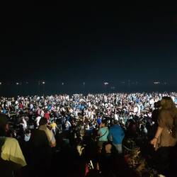 ... with the crowds before the fireworks (same spot)