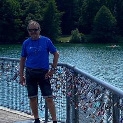Brücke mit Liebesschlösser🔐 mit beider Namen