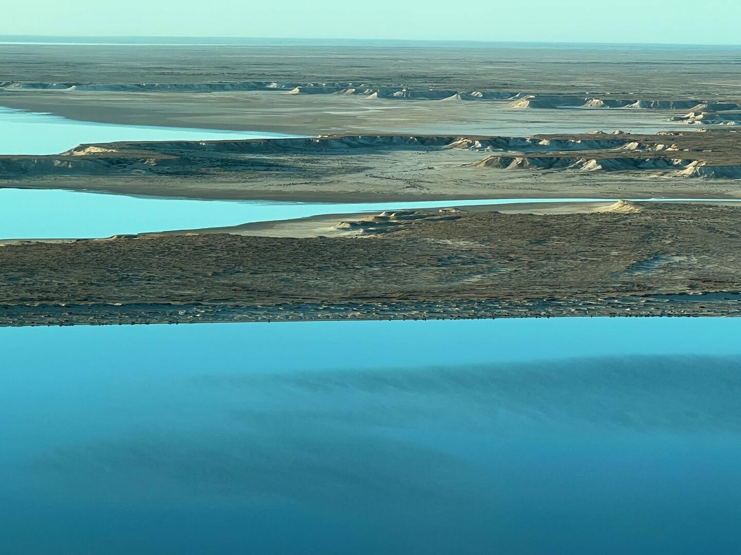 The contrast between water and desert.