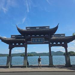 Le lac de Hanhzhou ou lac de l'ouest, le plus célèbre de Chine. Lieu de villégiature des empereurs !