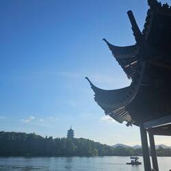 La pagode de Leifeng depuis le pavillon Cuigang