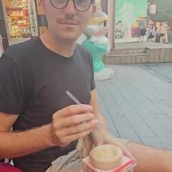 Récompense : le Xiao long Bao -> ravioli juteux (paille indispensable) au crabe 🤤