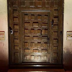 Privater Eingang in Toul, angestrahlt