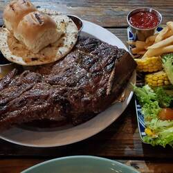We haven't eaten such a good tomahawk steak since Argentina. Only 1050 g. To share. Cooked rare.