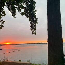 Wir gucken uns den Sonnenuntergang an