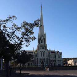 ...wo es überraschend eine schöne Kirche aus der Kolonialzeit gibt