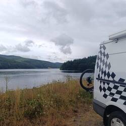 Platz für die Nacht mit Blick auf den (Stausee) Lac du Laouzas