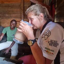 Hirse Bier - schmeckt wie es ausschaut, da hilft auch der 1,5 l Becher nicht