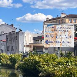 Fast da, hoffentlich sieht der Sportboothafen Nancy besser aus als das Schild :)