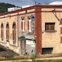Schnürsenkel, Alex Chinneck (Rue de Oberlin, Nancy (Alstom Gebäude)