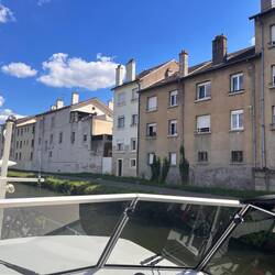 Bebauung dicht am Kanal in Nancy