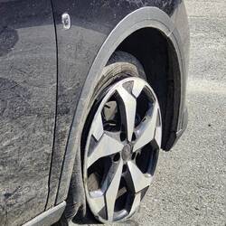 Die deutschen Angler haben beide Reifen und Felgen geschreddert