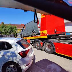 Das dänische Pärchen wird abgeladen