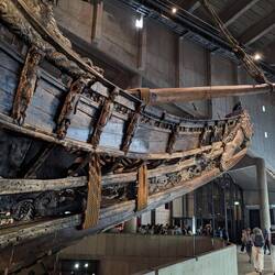 Nach dessen Bergung bekam das Schiff aus 1628 ein eigenes Museum in der Stadt 🏛️