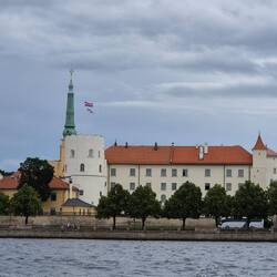 Das Schloß. Hier haben die Schweden, die Deutschen und die Russen regiert