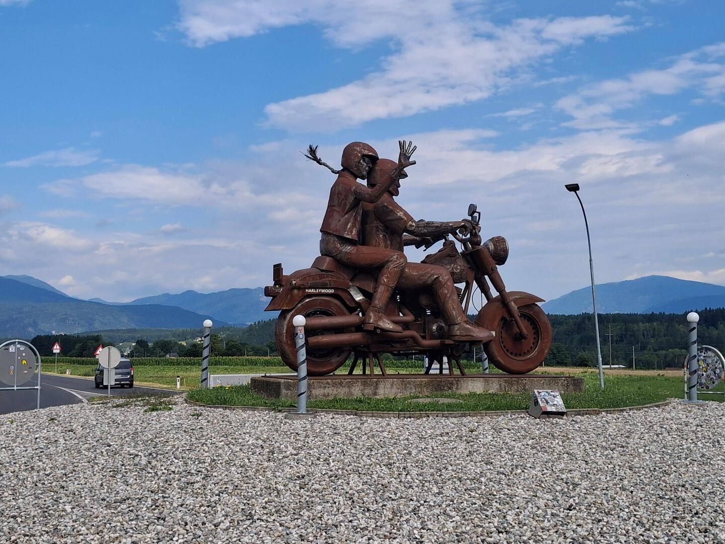 In Faak am See findet jedes Jahr am 1. SEPTEMBER Wochenende eine Riesen Harleyparade statt.