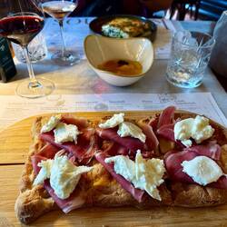 Pinsa base Bianca, bufala e prosciutto Umbro