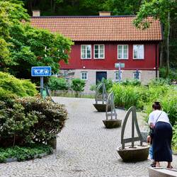 Überall Kunst und Kinder.