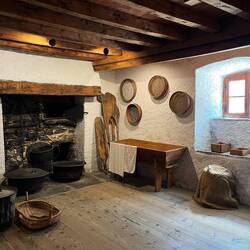 Kneeding room (and laundry)