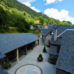 Courtyard and lavadora below