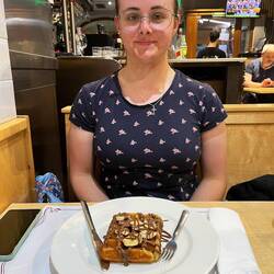 Gofre con plátanos y chocolate