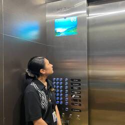 Zweiter Halt: Level 60 in 220 m Höhe