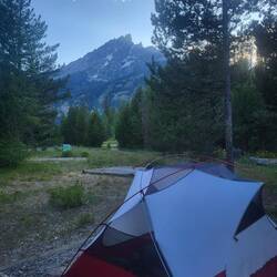 Wir hatten definitiv schon weniger spektakuläre Aussichten vom Zelt aus