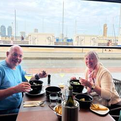 köstliche Muscheln und Fritten