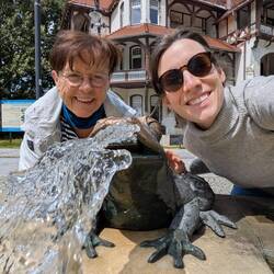 Die Heilquellen wurden durch einen Frosch entdeckt. Hier sind wir am Glücksfrosch