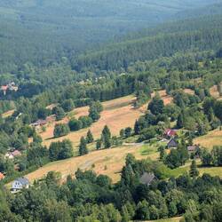 Irgendwo hier hinten im Wald ist unsere Unterkunft