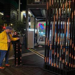 Oli an der Licht-Orgel