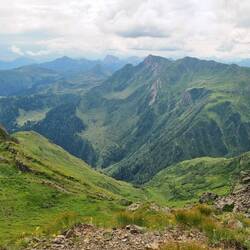 ... und der Blick runter zur Hütte und ins Tal.