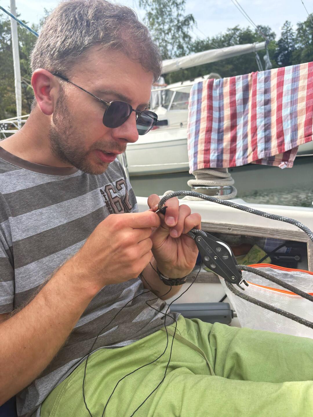 Michael tauscht weiter Schoten aus.