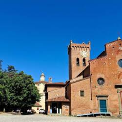 Helemaal boven in de stad de Kathedraal.