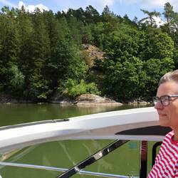 Und je weiter man in den Norden kommt, um so näher rücken die Granitfelsen an den Strom.