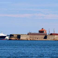 Große und kleine Schiffe.