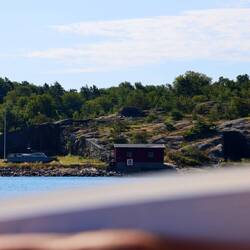 Die Geschwindigkeit von 8 sind hier 8 Knoten. In Deutschland wären es km/h.