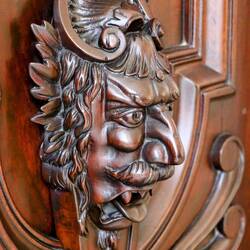 Decoration of a wooden door at the National Palace.