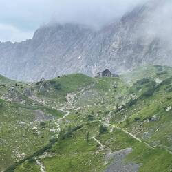 Die Hütte kommt in Sicht