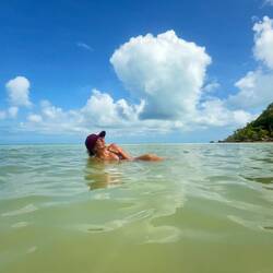 Il y a même des sirènes sur cette île, c'est fou !